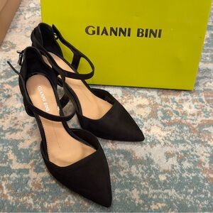 Gianni Bini Black Pointed Toe Heels